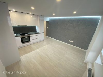 FOX * 4 izbový byt * Hospodárska * kompletná nová rekonštrukcia * balkón