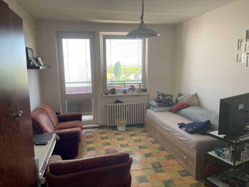 FOX - garsónka * ulica V. Clementisa * výborná lokalita - 1