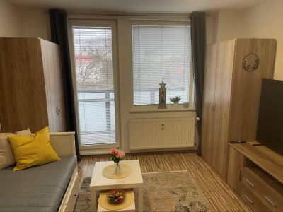 FOX - NOVÁ CENA!! Zariadená garsónka na Coburgovej ul. * kompletná rekonštrukcia * 