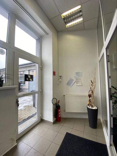 FOX - Prenájom viacúčelovej budovy s parkovaním – Trnava