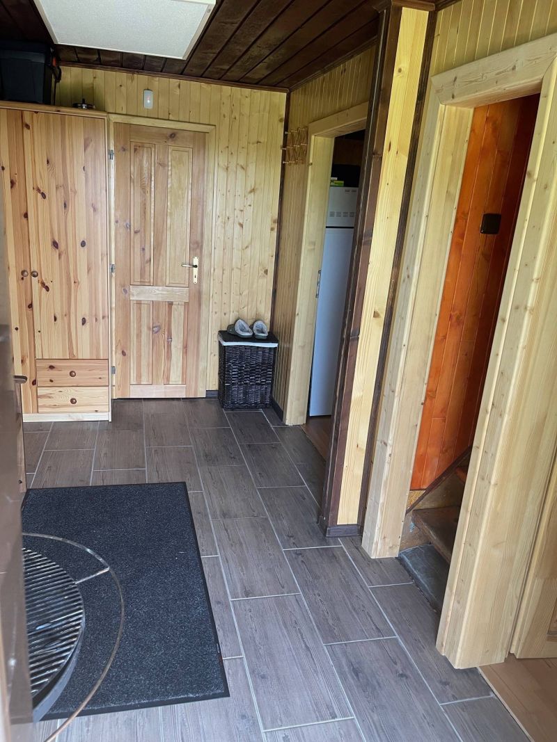 FOX - Ponúkame na predaj prerobenú chatu na Bezovci - 6