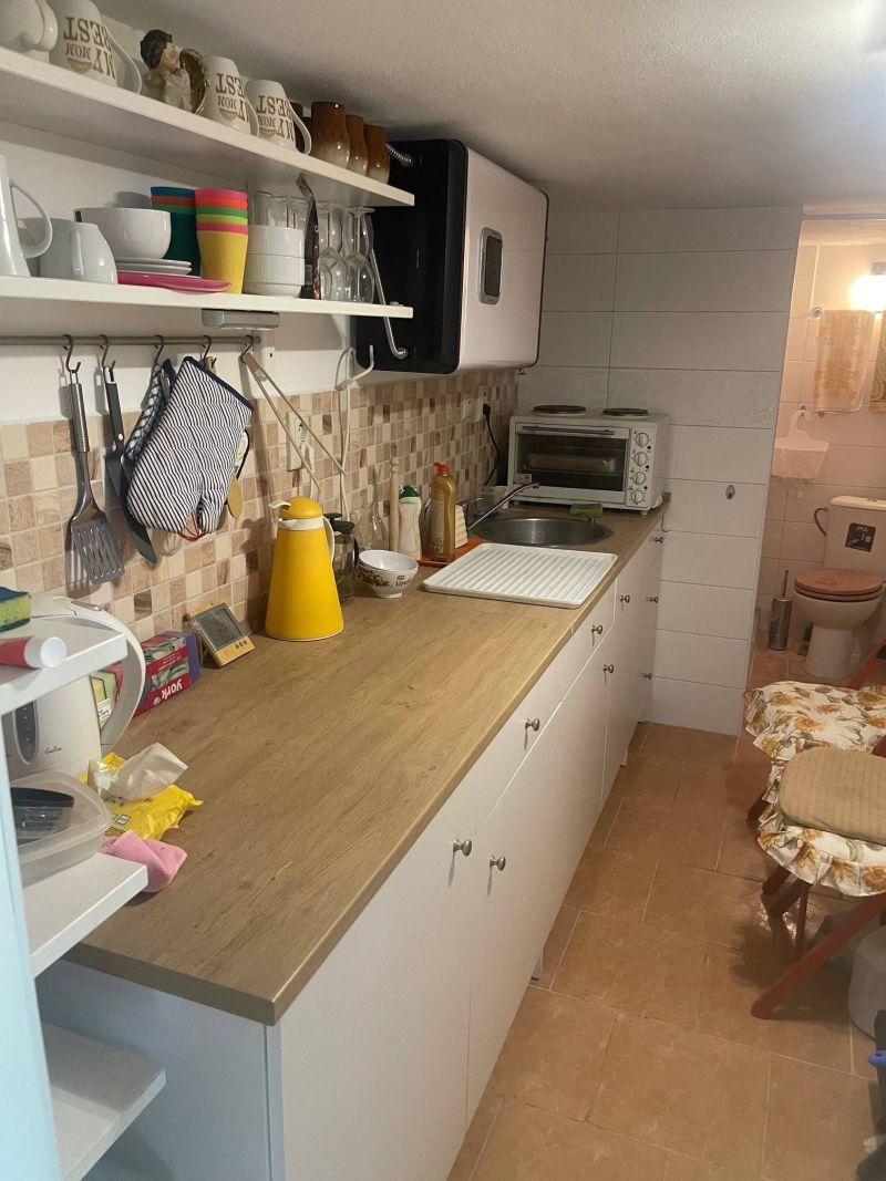 FOX - Ponúkame na predaj murovanú chatu na Dobrej Vode - 3