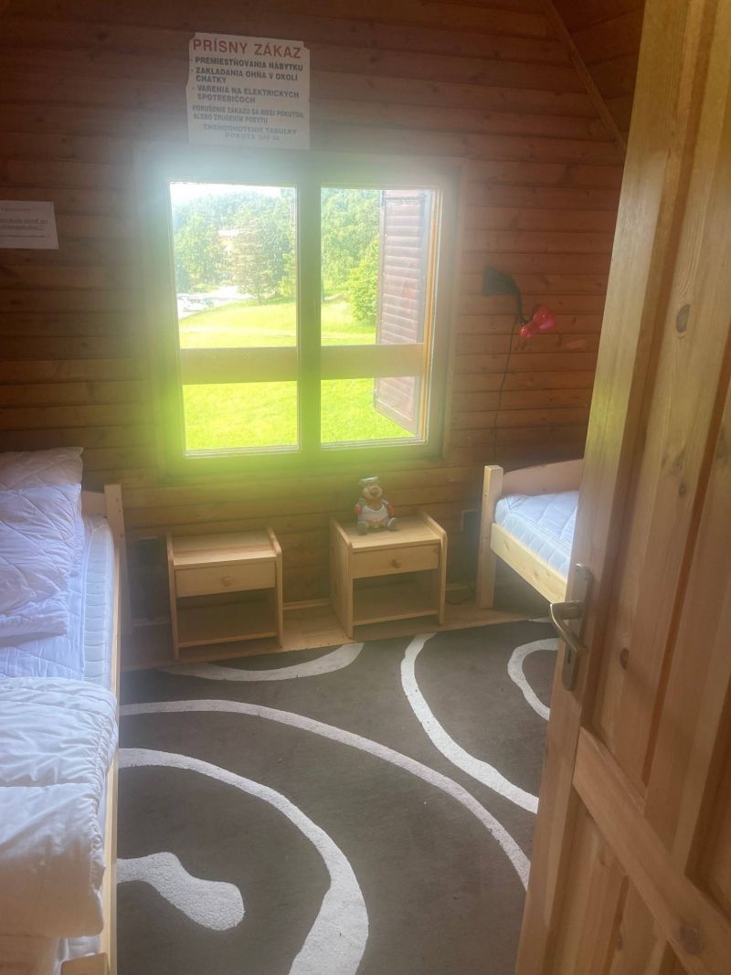 FOX - Ponúkame na predaj prerobenú chatu na Bezovci - 13