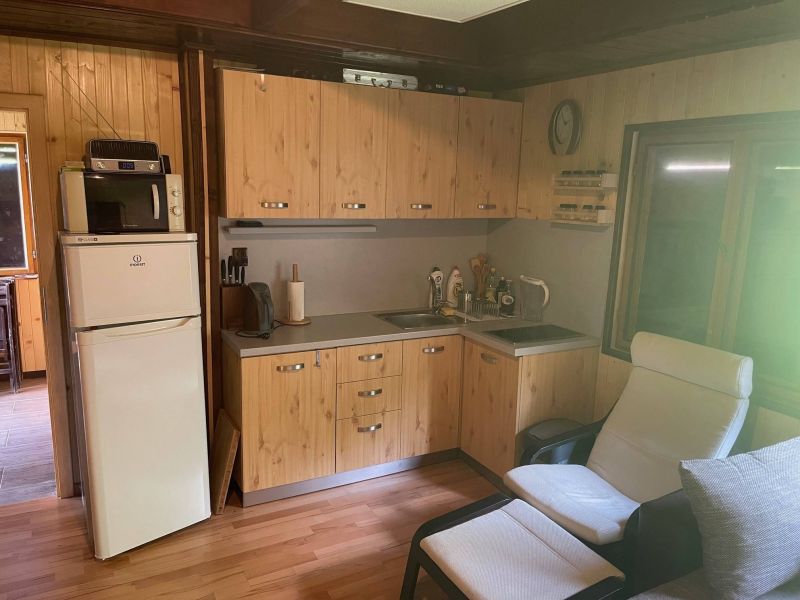 FOX - Ponúkame na predaj prerobenú chatu na Bezovci - 8