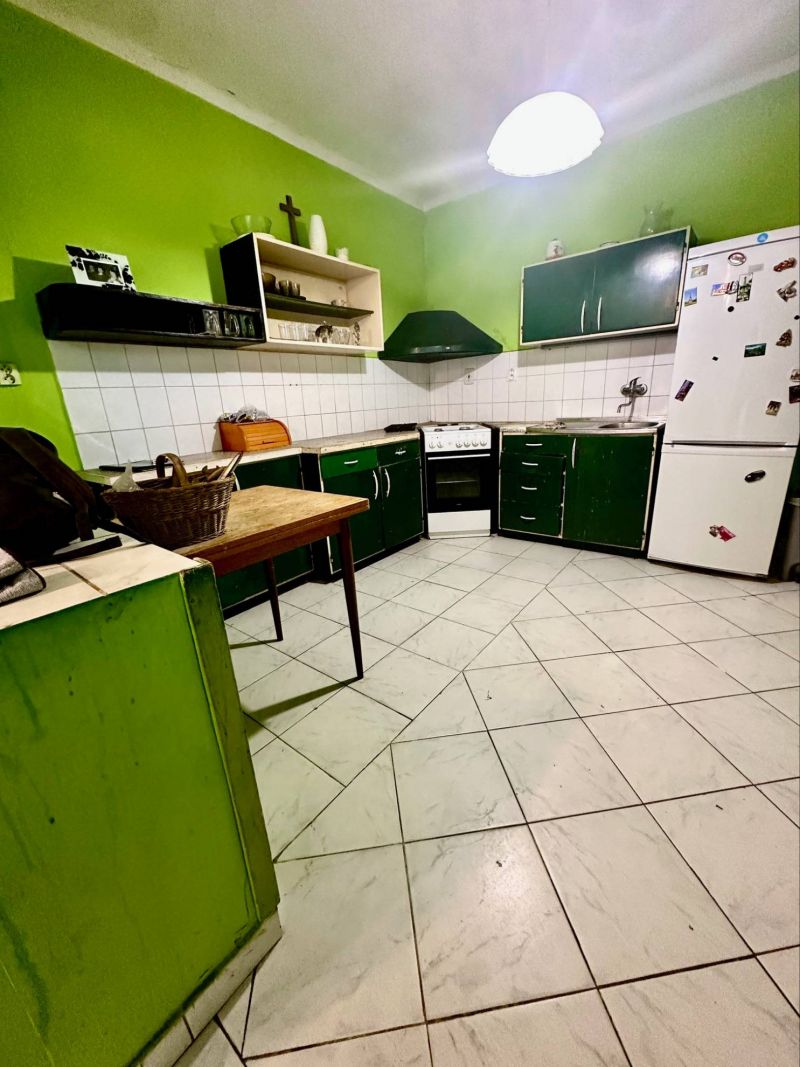 FOX * Starší rodinný dom na veľkom pozemku 1273 m2 * Brestovany - 2