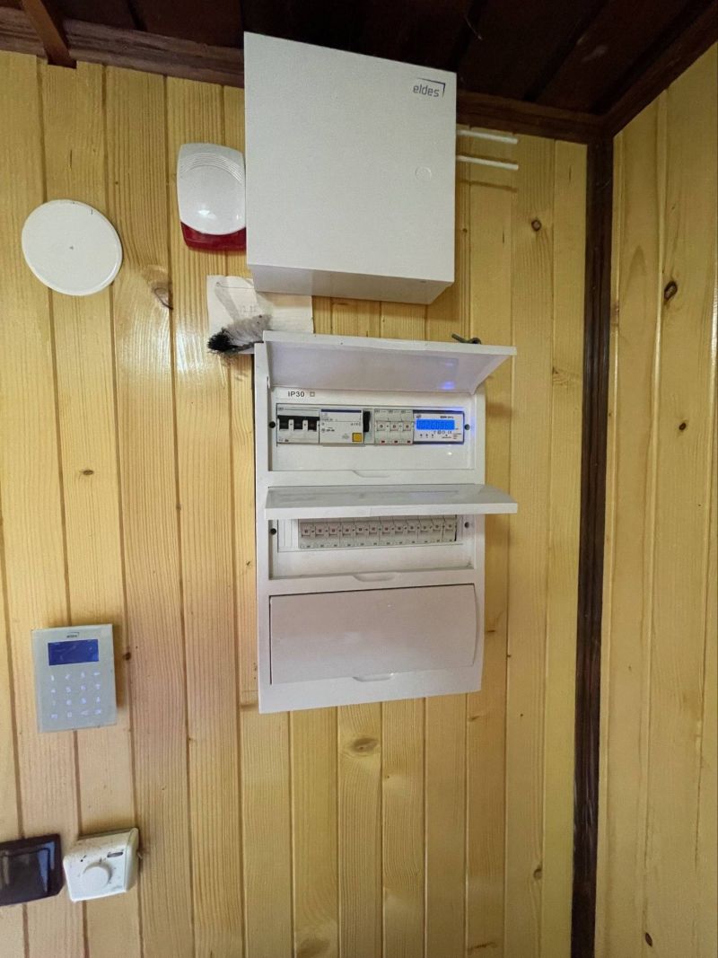 FOX - Ponúkame na predaj prerobenú chatu na Bezovci - 20