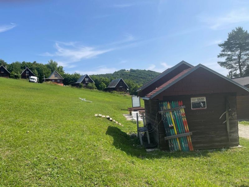 FOX - Ponúkame na predaj prerobenú chatu na Bezovci - 3