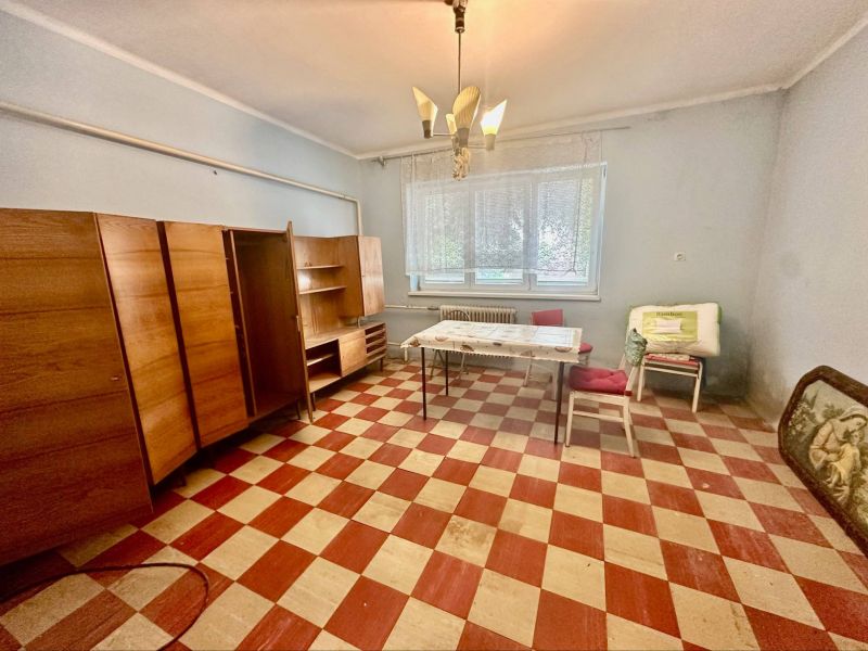 FOX * Starší rodinný dom na veľkom pozemku 1273 m2 * Brestovany - 5