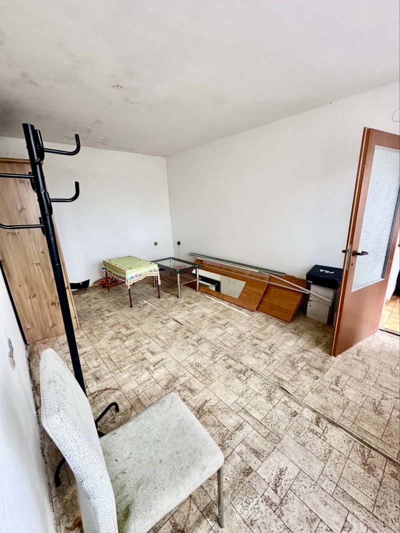 FOX * Starší rodinný dom na veľkom pozemku 1273 m2 * Brestovany - 6