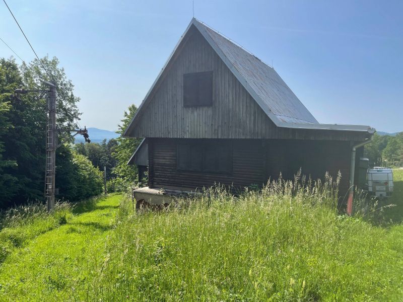 FOX - Ponúkame na predaj prerobenú chatu na Bezovci - 5