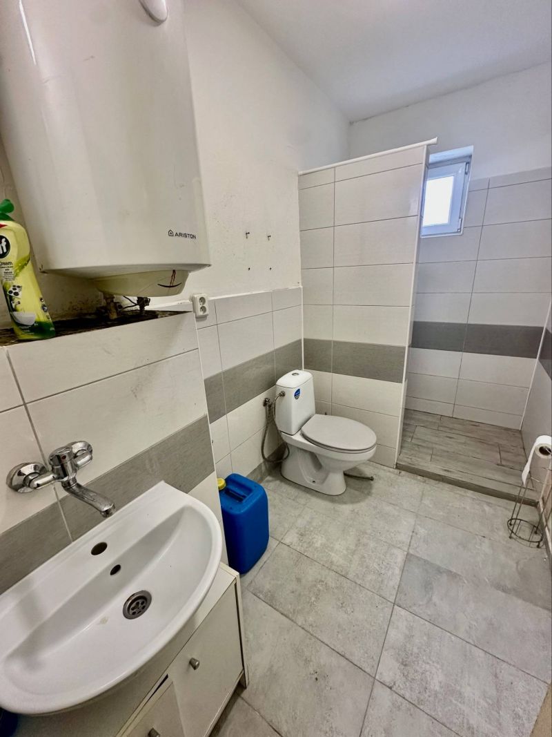 FOX * Starší rodinný dom na veľkom pozemku 1273 m2 * Brestovany - 7