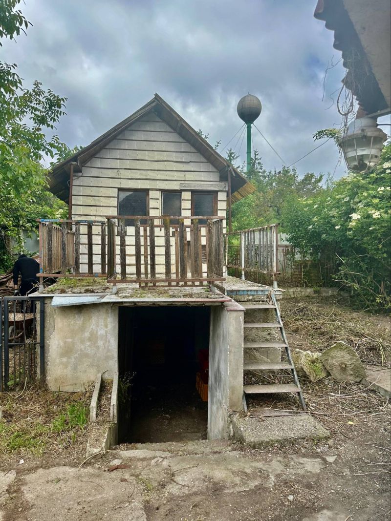 FOX * Starší rodinný dom na veľkom pozemku 1273 m2 * Brestovany - 8