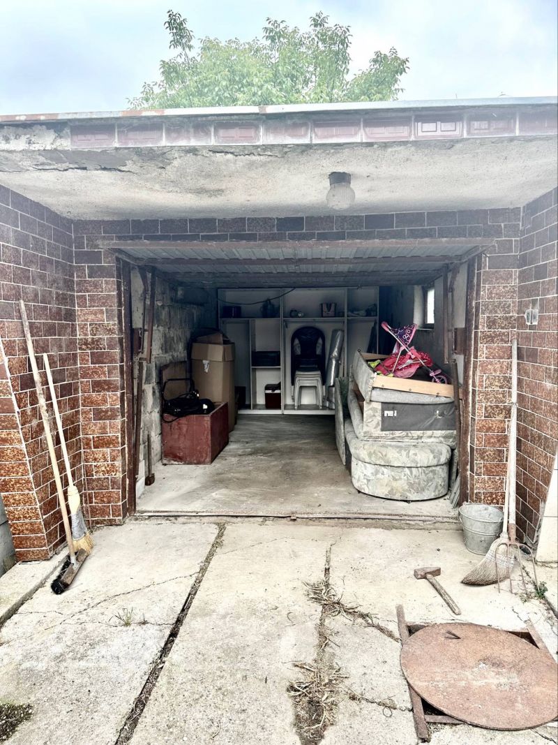 FOX * Starší rodinný dom na veľkom pozemku 1273 m2 * Brestovany - 9