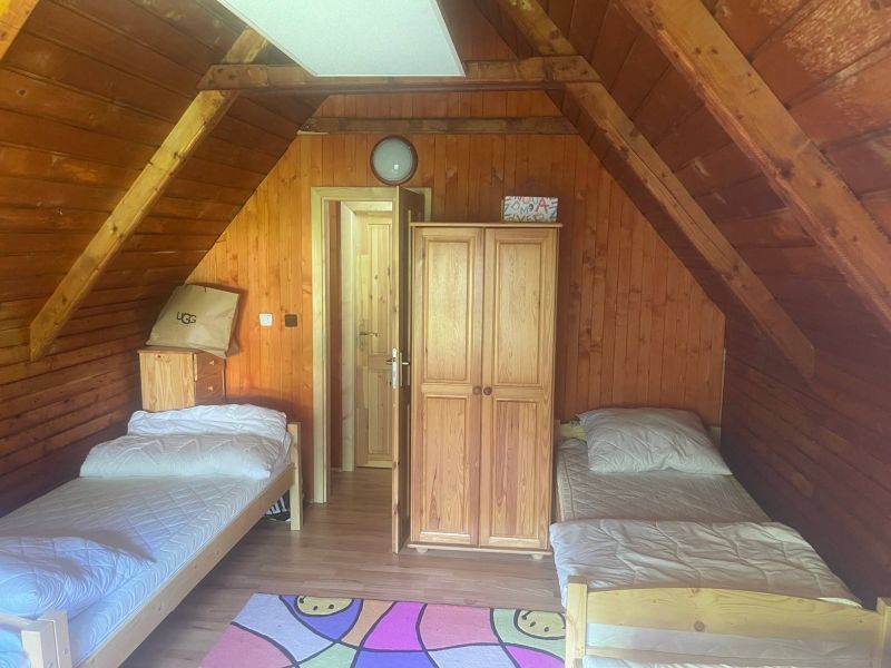 FOX - Ponúkame na predaj prerobenú chatu na Bezovci - 11