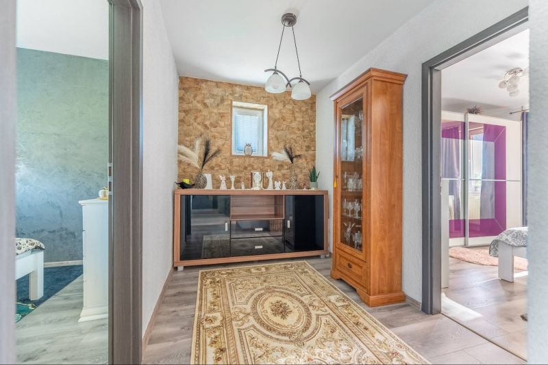 PREDAJ 4i priestranný byt s garážou, Štefanová okr.Pezinok, výborná cena! - 13