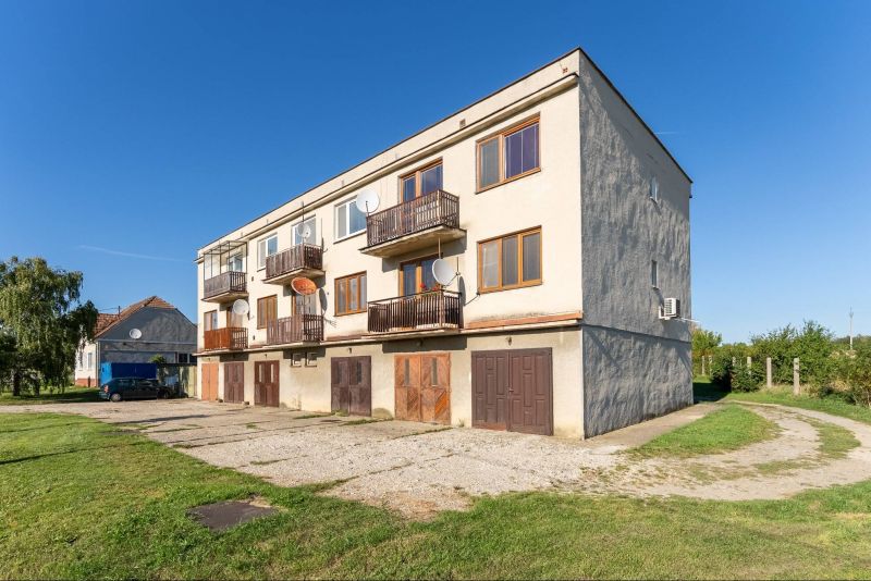 PREDAJ 4i priestranný byt s garážou, Štefanová okr.Pezinok, výborná cena! - 24