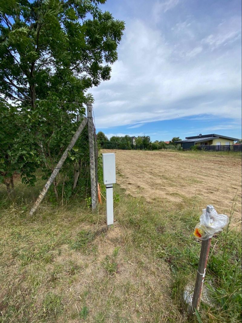 FOX - Ideálny pozemok pre rodinný dom v rozvíjajúcej sa časti obce Budmerice - 4