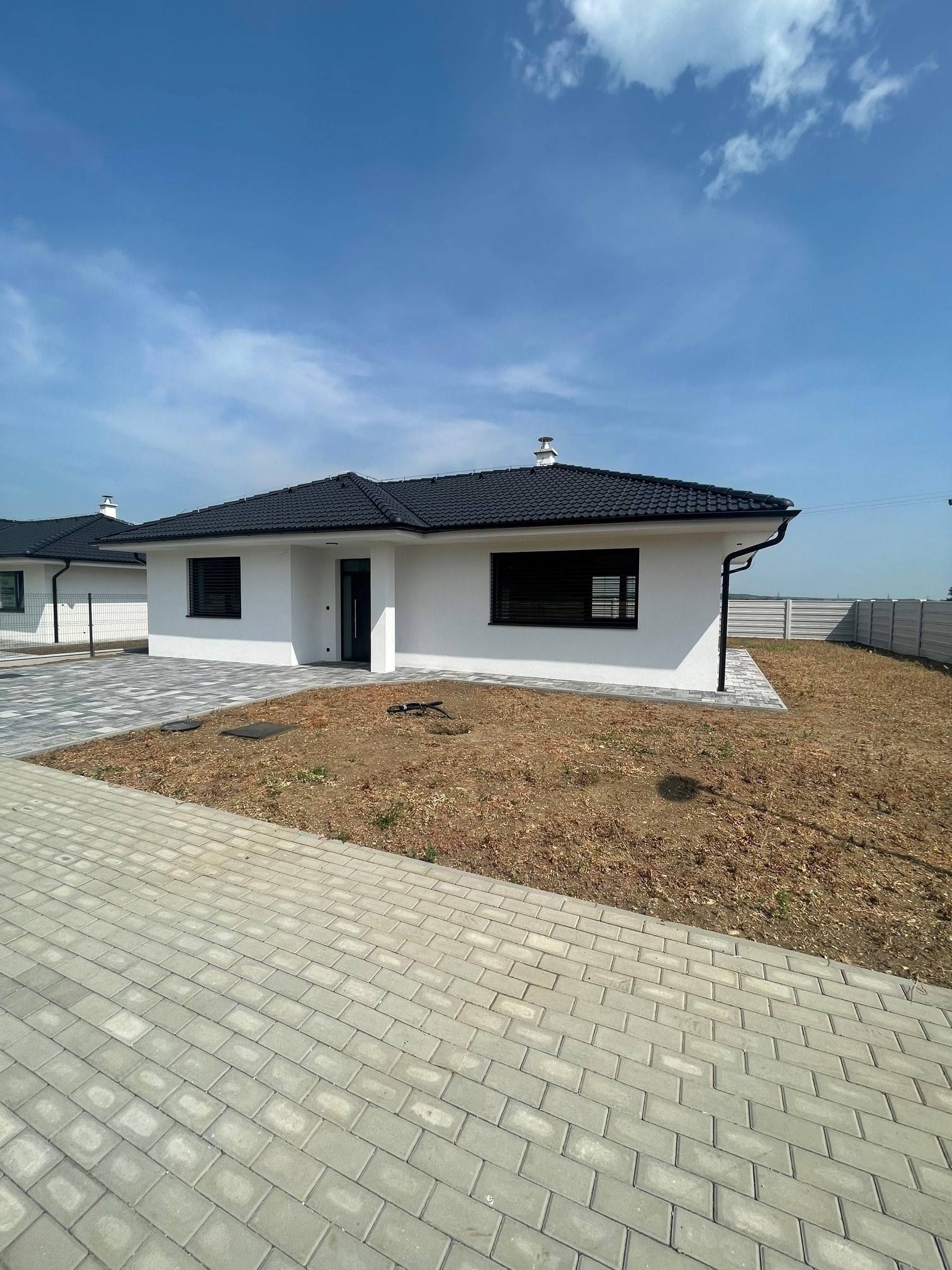 FOX - NOVOSTAVBY RD s exkluzívnym výhľadom * Smolenice * rezidenčná lokalita * pozemok 524 m2